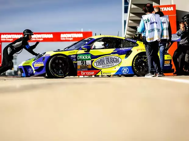 Der Joos-Porsche war im Sonntagsrennen auf dem Sachsenring frühzeitig draußen Titel-Bild zur News: Der Joos-Porsche war im Sonntagsrennen auf dem Sachsenring frühzeitig draußen