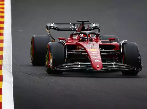 Charles Leclerc im Ferrari F1-75 beim Formel-1-Rennen in Spa 2022 Titel-Bild zur News: Charles Leclerc im Ferrari F1-75 beim Formel-1-Rennen in Spa 2022