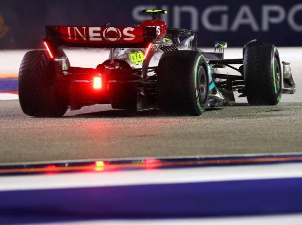Titel-Bild zur News: Lewis Hamilton im Mercedes W13 in Singapur 2022