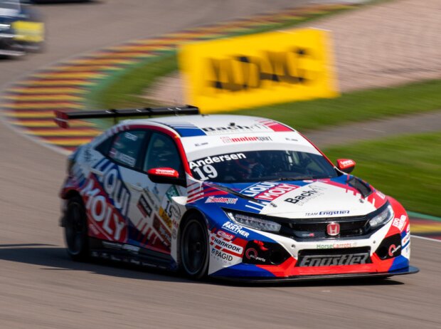 Martin Andersen feierte auf dem Sachsenring ein perfektes Wochenende mit zwei Start-Ziel-Siegen Martin Andersen feierte auf dem Sachsenring ein perfektes Wochenende mit zwei Start-Ziel-Siegen