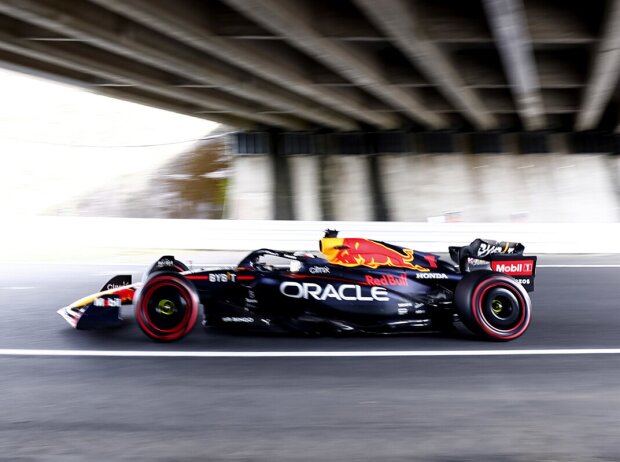 Titel-Bild zur News: Max Verstappen (Red Bull RB18) im Training zum Formel-1-Rennen in Japan 2022