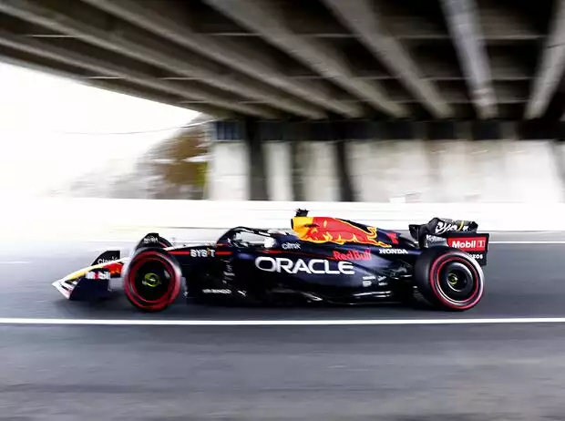 Max Verstappen (Red Bull RB18) im Training zum Formel-1-Rennen in Japan 2022 Titel-Bild zur News: Max Verstappen (Red Bull RB18) im Training zum Formel-1-Rennen in Japan 2022