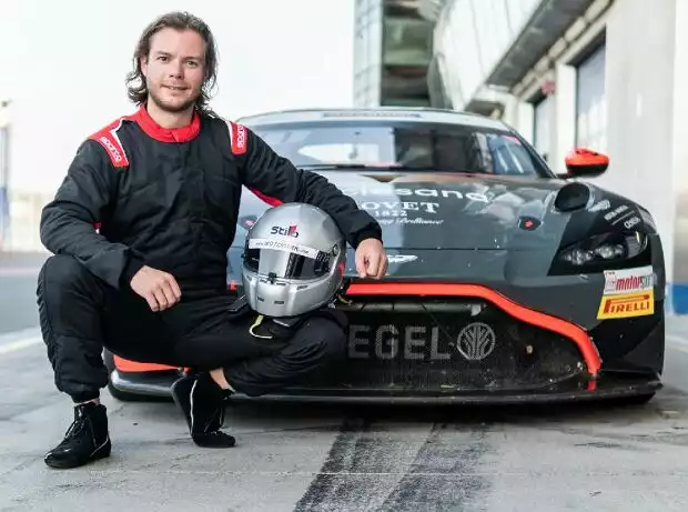 Titel-Bild zur News: Christopher Högfeldt durfte ein GT4-Auto von Aston Martin testen