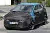 Bild zum Inhalt: Hyundai i10 (2023) als noch stark getarnter Erlkönig erwischt