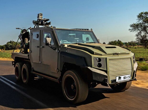 Gepanzerter, sechsrädiger Toyota Land Cruiser von SVI Engineering Gepanzerter, sechsrädiger Toyota Land Cruiser von SVI Engineering