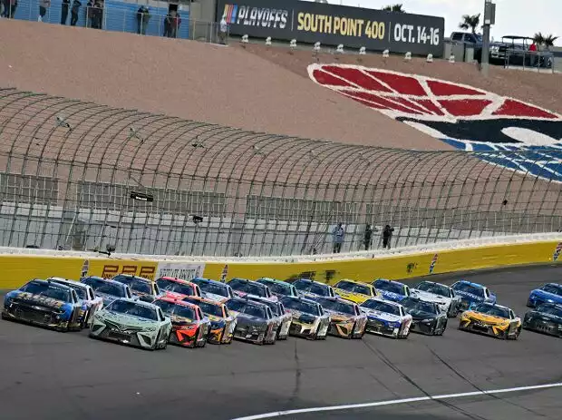 NASCAR-Action auf dem Las Vegas Motor Speedway Titel-Bild zur News: NASCAR-Action auf dem Las Vegas Motor Speedway