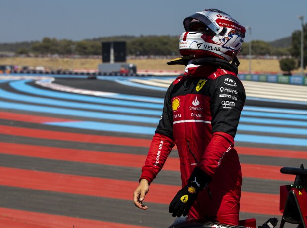 Titel-Bild zur News: Charles Leclerc (Ferrari) nach seinem Unfall beim Formel-1-Rennen in Frankreich 2022
