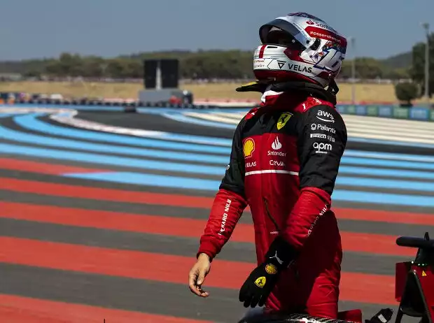 Charles Leclerc (Ferrari) nach seinem Unfall beim Formel-1-Rennen in Frankreich 2022 Titel-Bild zur News: Charles Leclerc (Ferrari) nach seinem Unfall beim Formel-1-Rennen in Frankreich 2022