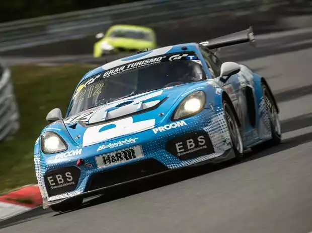 Der blaue Porsche Cayman wird aus der Nürburgring-Langstrecken-Serie zurückgezogen Titel-Bild zur News: Der blaue Porsche Cayman wird aus der Nürburgring-Langstrecken-Serie zurückgezogen
