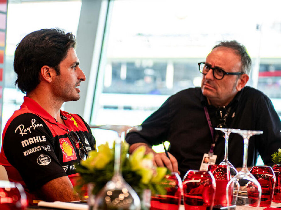 Carlos Sainz im Gespräch mit Roberto Chinchero von motorsport.com Italien