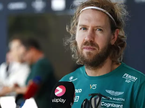 Sebastian Vettel im Formel-1-Fahrerlager in Austin 2022 Titel-Bild zur News: Sebastian Vettel im Formel-1-Fahrerlager in Austin 2022