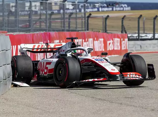 Antonio Giovinazzi (Haas VF-22) verunfallt beim Formel-1-Training in Austin 2022 Titel-Bild zur News: Antonio Giovinazzi (Haas VF-22) verunfallt beim Formel-1-Training in Austin 2022