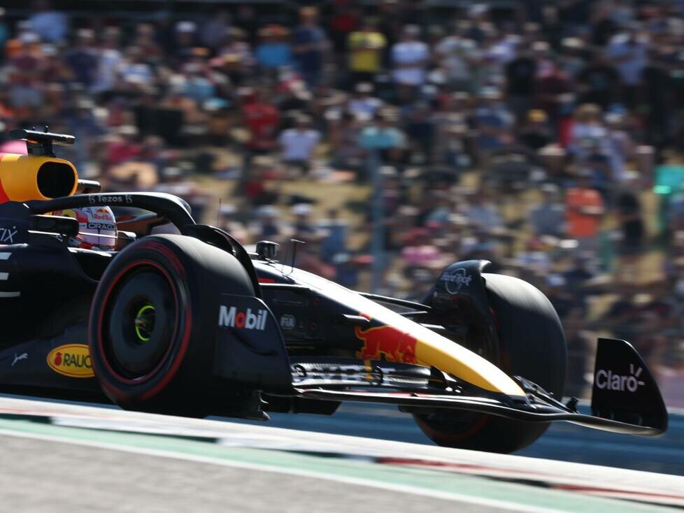 Max Verstappen im Red Bull RB18 im Formel-1-Training in Austin 2022