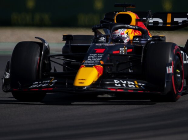 Titel-Bild zur News: Max Verstappen im Red Bull RB18 beim Formel-1-Qualifying in Austin 2022