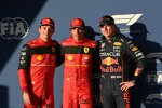 Charles Leclerc (Ferrari), Carlos Sainz (Ferrari) und Max Verstappen (Red Bull) 