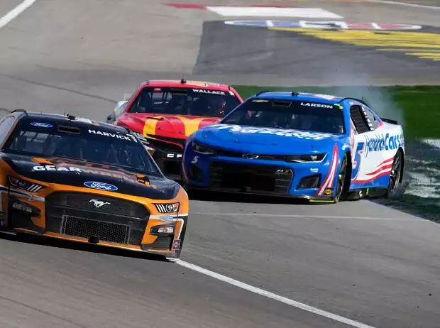Crash: Kyle Larson und Bubba Wallace in Las Vegas Titel-Bild zur News: Crash: Kyle Larson und Bubba Wallace in Las Vegas