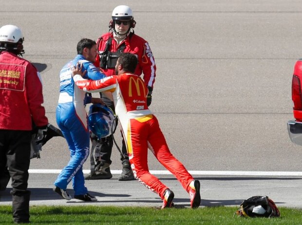 Bubba Wallace schubst Kyle Larson Bubba Wallace schubst Kyle Larson