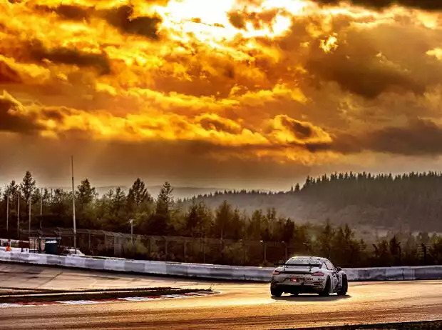 NLS-Action auf der Nürburgring-Nordschleife Titel-Bild zur News: NLS-Action auf der Nürburgring-Nordschleife
