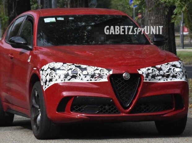 Titel-Bild zur News: Alfa Romeo Stelvio Quadrifolio (2023) Spionagefoto