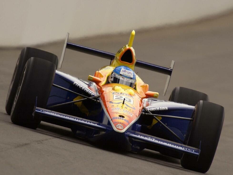 Sarah Fisher auf dem Indianapolis Motor Speedway im Jahr 2002