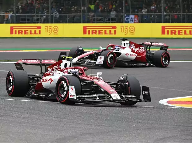 Guanyu Zhou, Valtteri Bottas Titel-Bild zur News: Guanyu Zhou, Valtteri Bottas