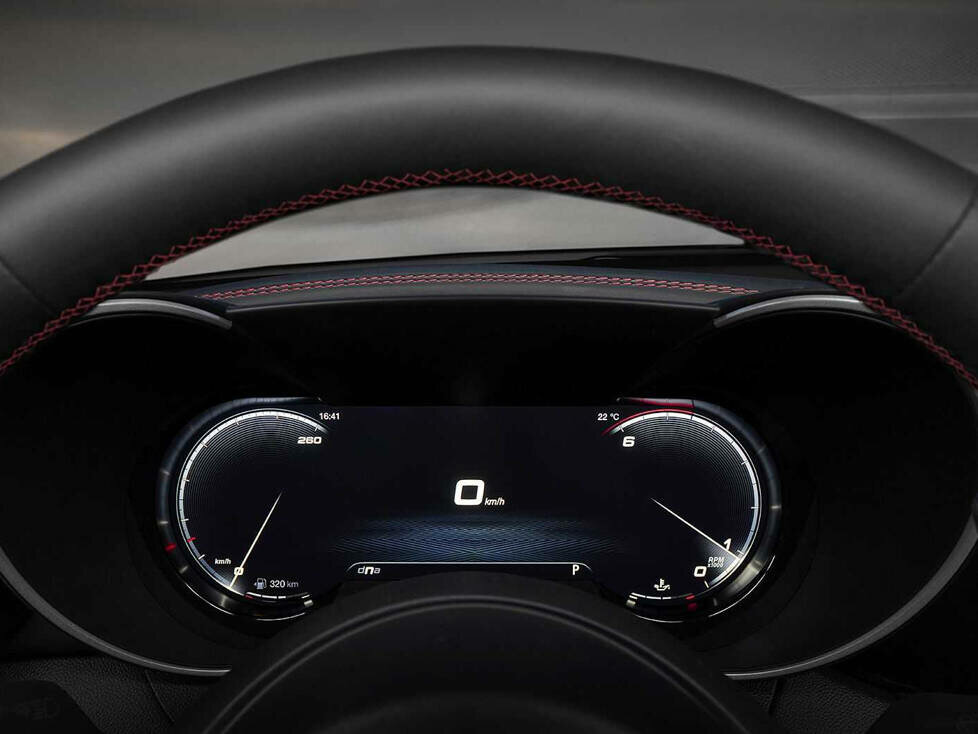 Digitales Cockpit des Alfa Romeo Giulia (2023)