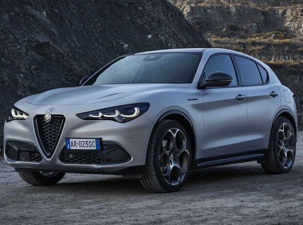 Alfa Romeo Stelvio (2023) Alfa Romeo Stelvio (2023)