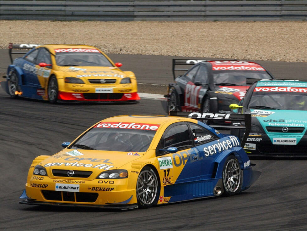 Jeroen Bleekemolen, Manuel Reuter, Timo Scheider, Markus Winkelhock in der DTM-Saison 2003 für Opel