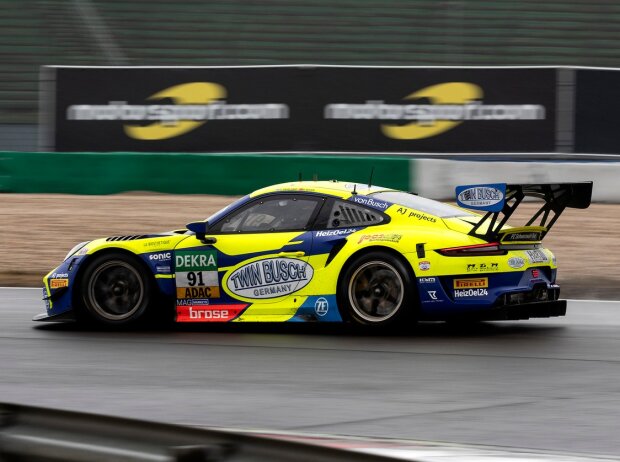 Auf dem verregneten Lausitzring holten Ayhancan Güven und Christian Engelhart den ersten Sieg für Joos Auf dem verregneten Lausitzring holten Ayhancan Güven und Christian Engelhart den ersten Sieg für Joos