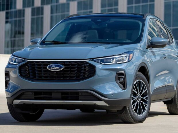Ford Escape Plug-in-Hybrid (2023) Farbe: Vapor Blue Ford Escape Plug-in-Hybrid (2023) Farbe: Vapor Blue