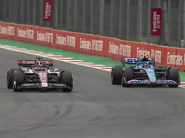 Valtteri Bottas (Alfa Romeo) und Esteban Ocon (Alpine) beim Formel-1-Rennen in Mexiko 2022 Titel-Bild zur News: Valtteri Bottas (Alfa Romeo) und Esteban Ocon (Alpine) beim Formel-1-Rennen in Mexiko 2022