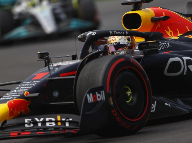 Titel-Bild zur News: Max Verstappen mit dem Soft-Reifen von Pirelli im ersten Stint im Mexiko-Rennen 2022