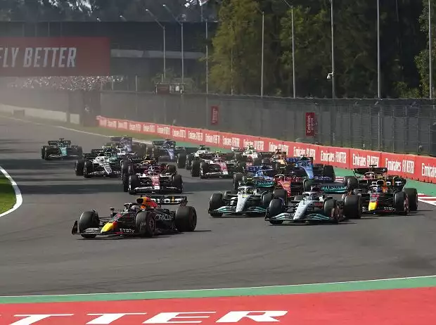 Formel-1-Start in Mexiko 2022 mit Max Verstappen an der Spitze Titel-Bild zur News: Formel-1-Start in Mexiko 2022 mit Max Verstappen an der Spitze