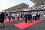 Stefano Domenicali, Esteban Ocon (Alpine), Lando Norris (McLaren), Valtteri Bottas (Alfa Romeo), George Russell (Mercedes) und Max Verstappen (Red Bull) 