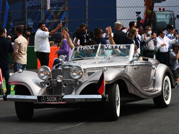 Sebastian Vettel warf vor der Fahrerparade kurzerhand den Chauffeur aus dem Mercedes-Benz 500K