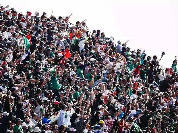 Formel-1-Fans in Mexiko Titel-Bild zur News: Formel-1-Fans in Mexiko