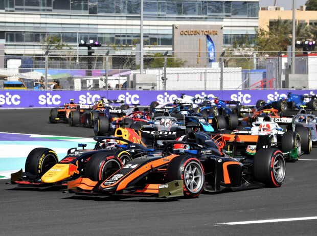 Titel-Bild zur News: Die Formel 2 wird 2023 erstmals auf drei Kontinenten fahren