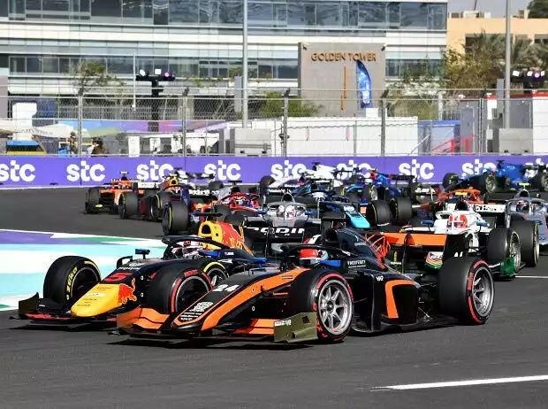 Die Formel 2 wird 2023 erstmals auf drei Kontinenten fahren Titel-Bild zur News: Die Formel 2 wird 2023 erstmals auf drei Kontinenten fahren