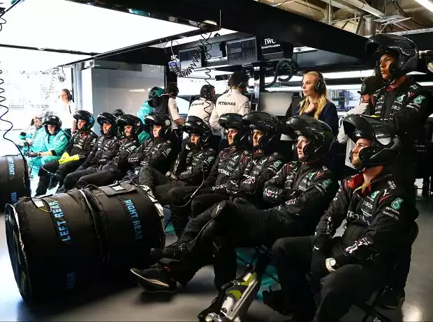 Titel-Bild zur News: Mercedes Boxencrew