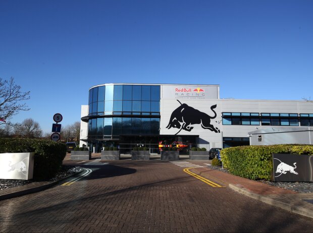 Titel-Bild zur News: Red-Bull-Fabrik in Milton Keynes