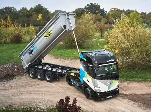 Mercedes eActros LongHaul mit Kipp-Auflieger Titel-Bild zur News: Mercedes eActros LongHaul mit Kipp-Auflieger