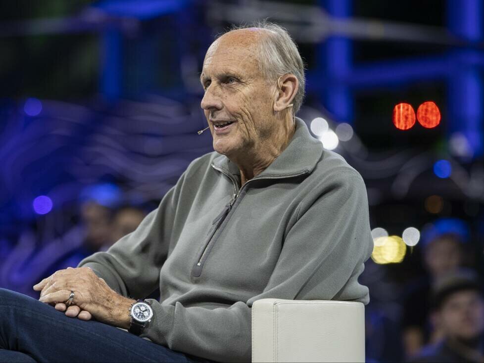 Hans-Joachim Stuck bei Sport und Talk aus dem Hangar-7 (ServusTV)