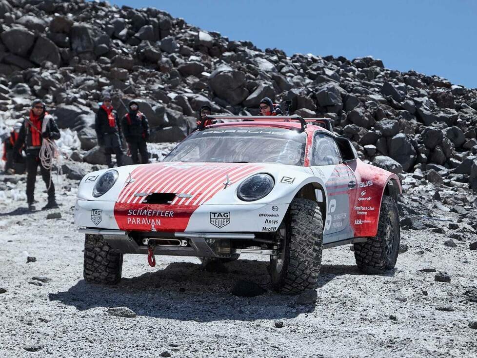 Porsche 911 Prototypen erklimmt Vulkan