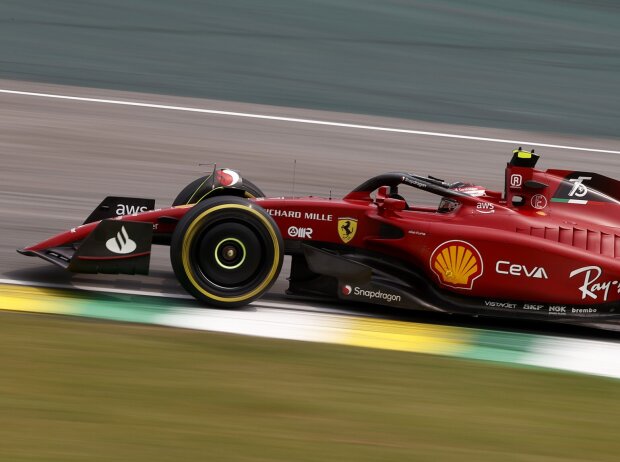 Titel-Bild zur News: Carlos Sainz im Ferrari F1-75 beim Formel-1-Training in Brasilien