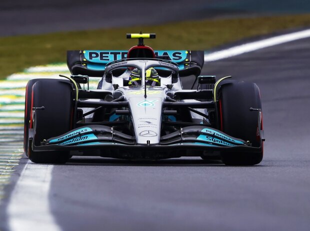 Titel-Bild zur News: Lewis Hamilton im Mercedes W13 beim Formel-1-Qualifying in Brasilien