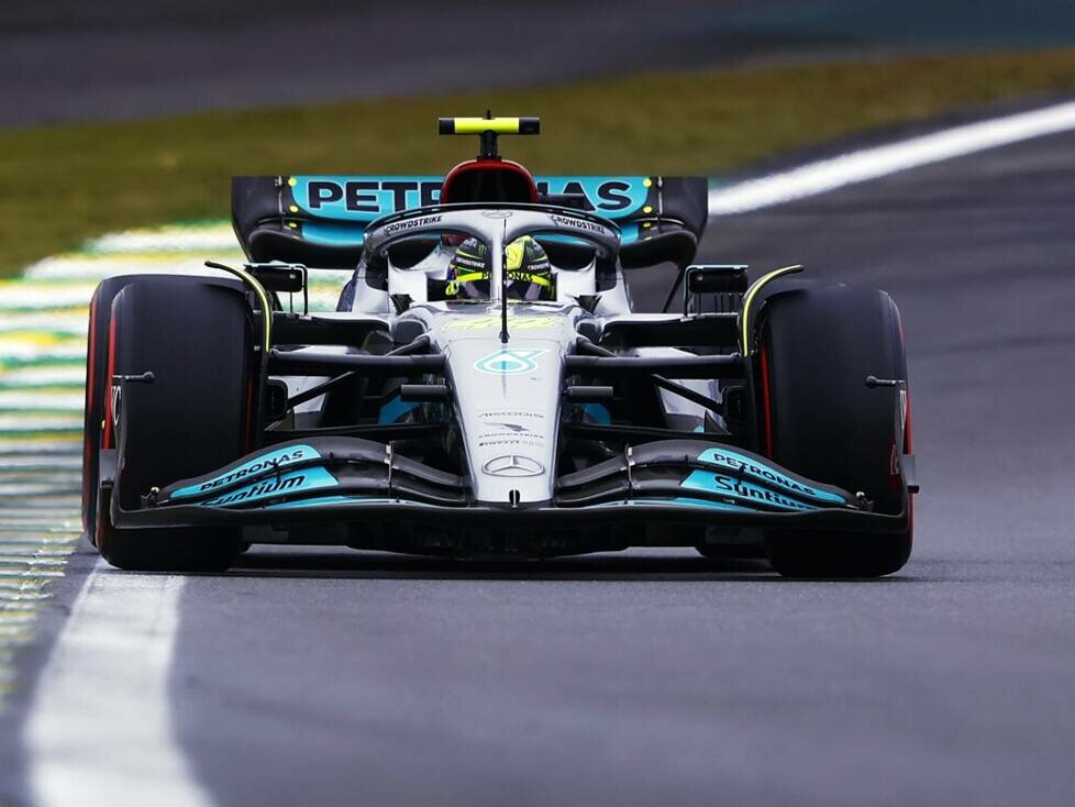 Lewis Hamilton im Mercedes W13 beim Formel-1-Qualifying in Brasilien