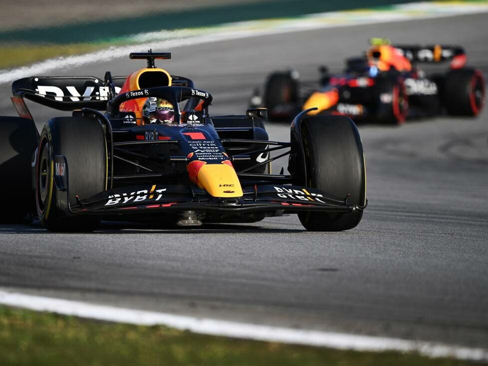 Max Verstappen vor Sergio Perez im Formel-1-Sprint in Brasilien 2022
