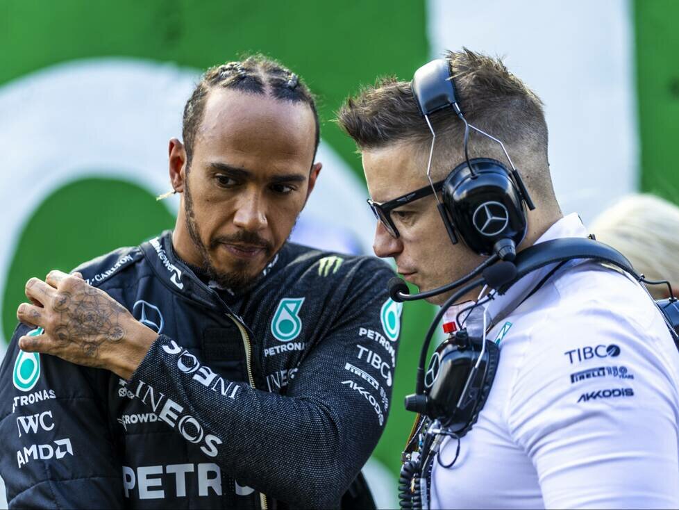 Lewis Hamilton mit seinem Renningenieur Peter Bonnington (Sao Paulo 2022, F1-Sprint am Samstag)