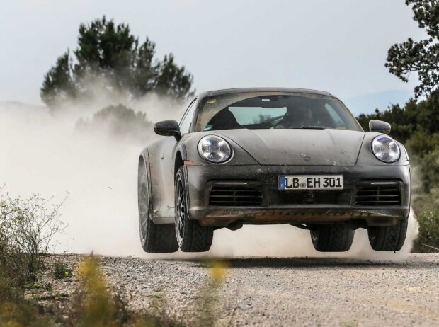 Titel-Bild zur News: Porsche 911 Dakar (2023) bei finalen Tests
