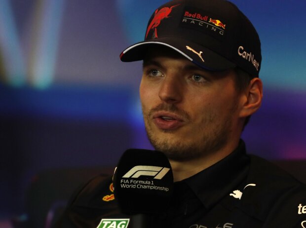 Titel-Bild zur News: Formel-1-Fahrer Max Verstappen in der Pressekonferenz in Abu Dhabi 2022